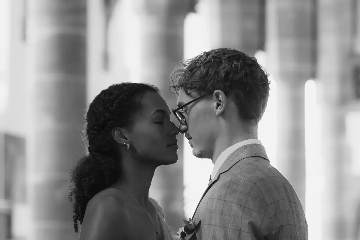 Intimes Paarporträt in Schwarzweiß