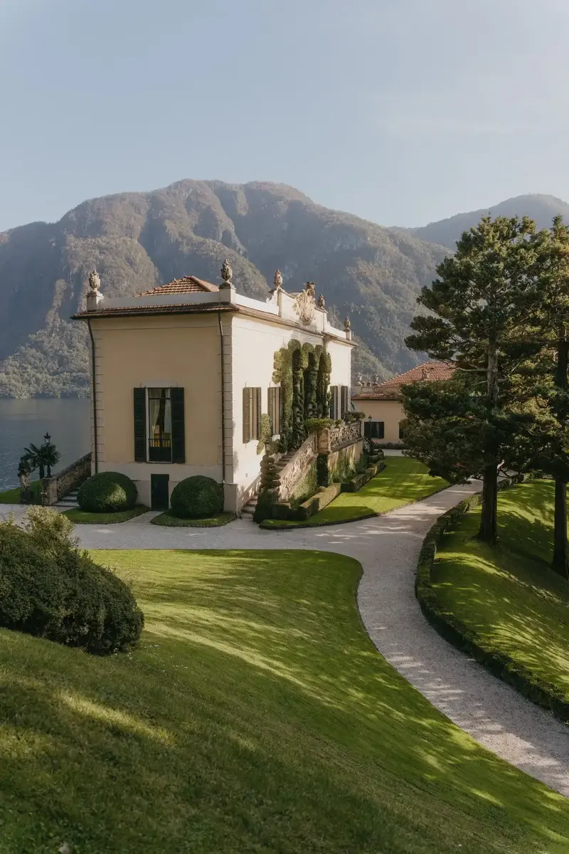 Villa am Comer See mit Bergblick