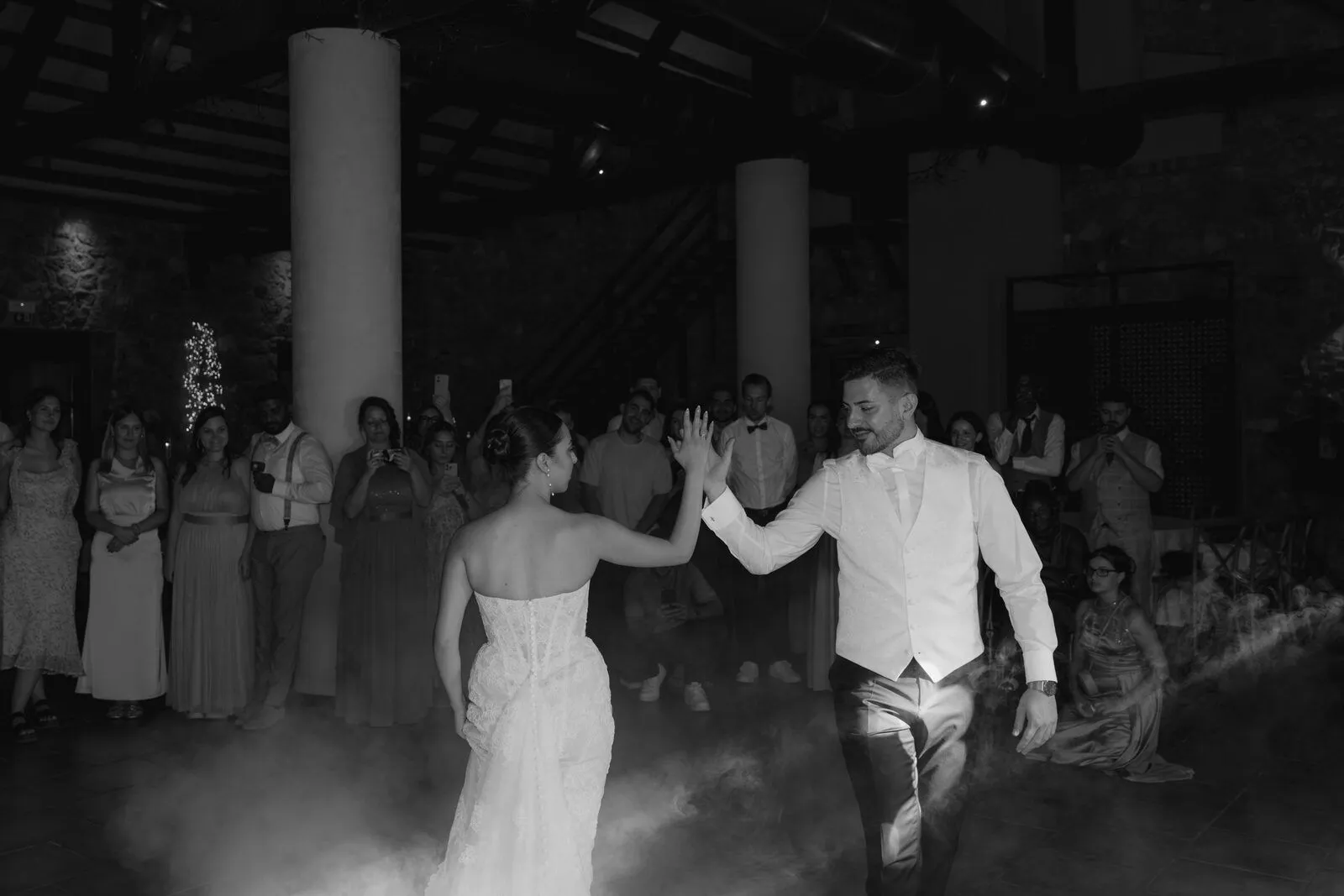 Intimes Paarporträt in der goldenen Stunde