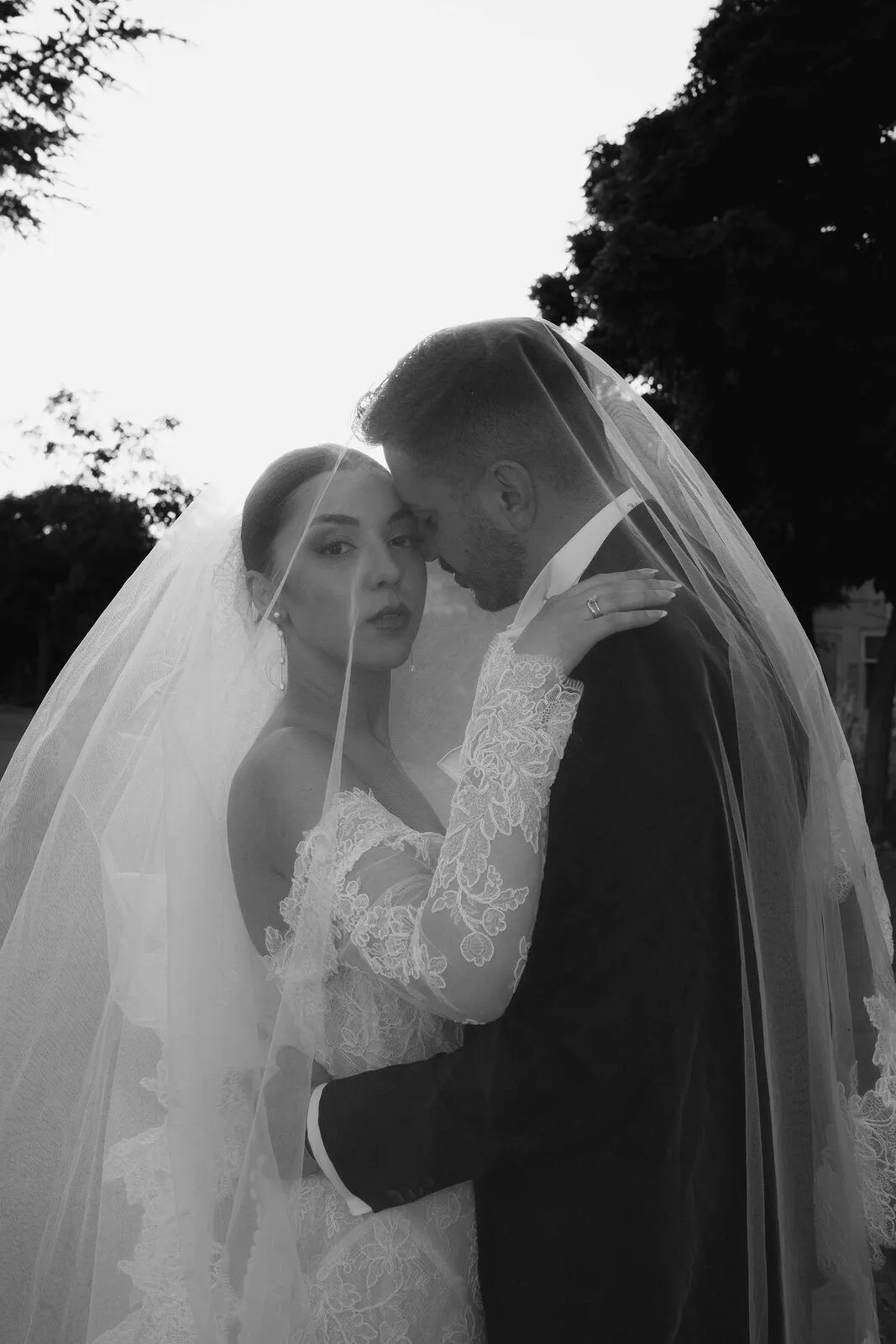 Moderne Hochzeitsfotografie auf einer Basler Luxuslocation